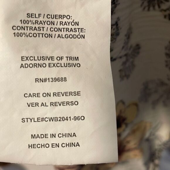 Coco & Jamieson crinkle rayon floral with lace layering blouse M. Lace trim - Picture 12 of 14